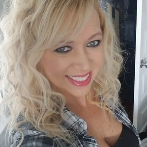 Meet your Posher, Stefanie